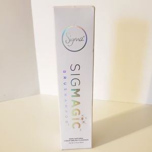 Makeup brush liquid cleanser